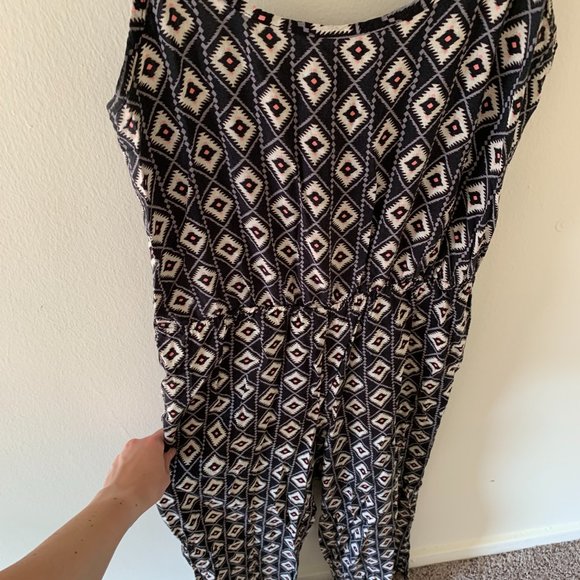 Patterned Jumpsuit - Picture 8 of 9